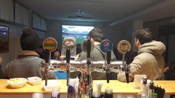 Proiezione partita su schermo gigante